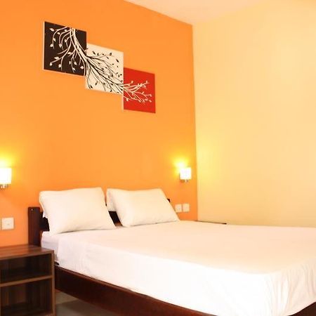 Le Cactus Guesthouse Terre Rouge  Bagian luar foto