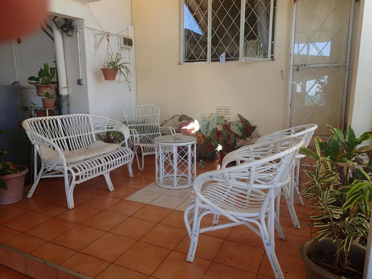 Le Cactus Guesthouse Terre Rouge  Bagian luar foto