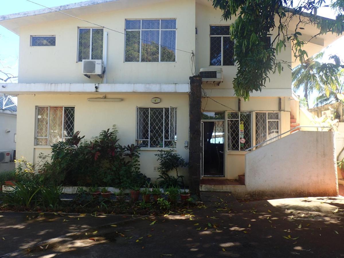 Le Cactus Guesthouse Terre Rouge  Bagian luar foto